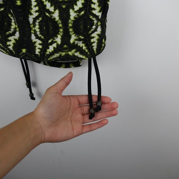 LA VIE EN ROSE Geo Patterned Multicolor Swimsuit Top Size Large - Picture 7 of 9